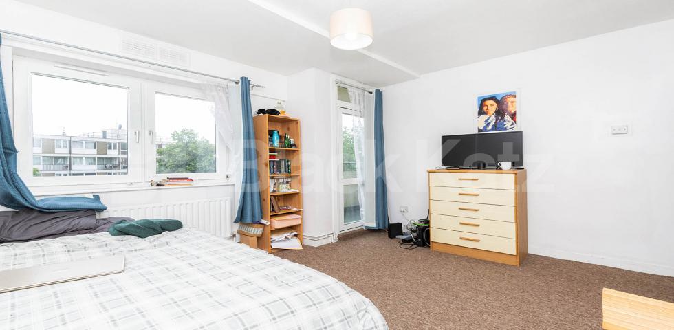 			CLOSE TO CITY UNI, 3 Bedroom, 1 bath, 1 reception Apartment			 Agdon Street EC1, CLERKENWELL